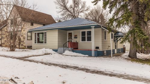 1025 N 4th St, Bismarck, ND, 58501-3566 | Card Image