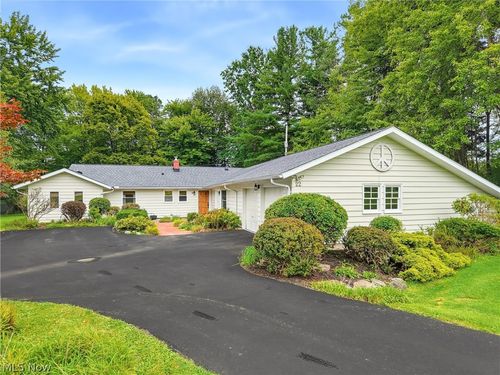 22 Ridgecrest Dr, Chagrin Falls, OH, 44022-4218 | Card Image