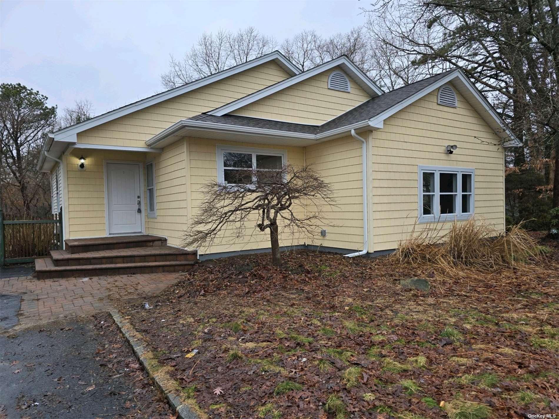 Glenmere Ln, Coram, NY 11727