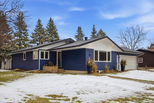 825 Park Drive S, Fargo, ND, 58103 | Card Image