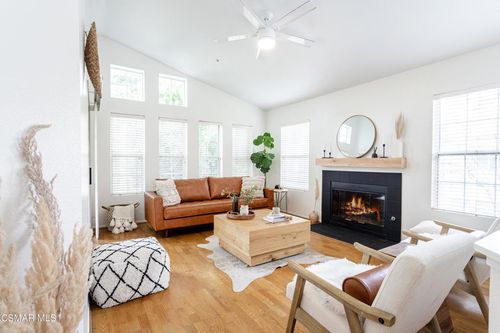 1231 Lost Point Ln, OXNARD, CA, 93030-6770 | Card Image