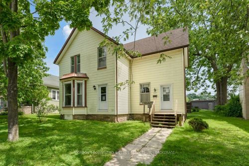221 Garden St, Gananoque, ON, K7G1J3 | Card Image