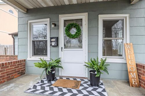 23 Pleasant Ave, Port Washington, NY, 11050-2201 | Card Image