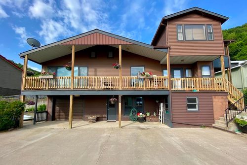 1906 Blue Heron Ln, Lansing, IA, 52151-7543 | Card Image