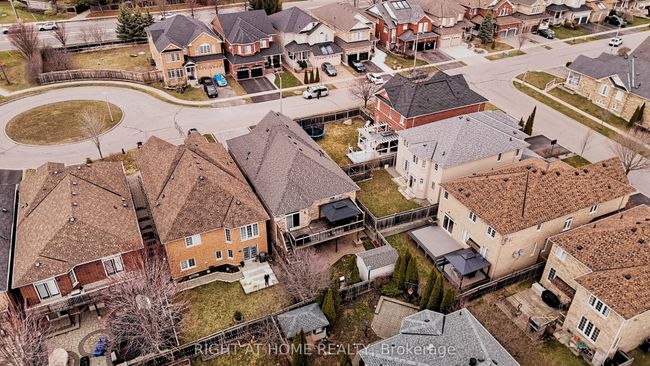 1045 Coyston Crt, House other with 3 bedrooms, 3 bathrooms and 4 parking in Oshawa ON | Image 6