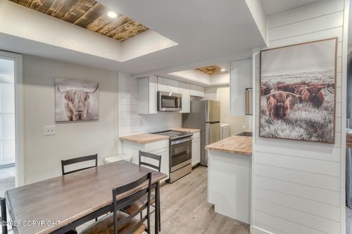 9h-7232 Foxridge Cir, Anchorage, AK, 99518-2706 | Card Image