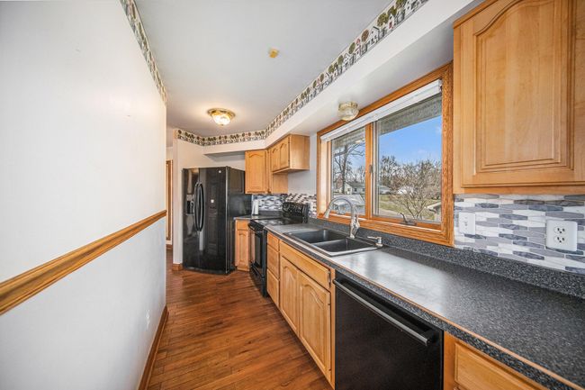 Galley Kitchen | Image 8