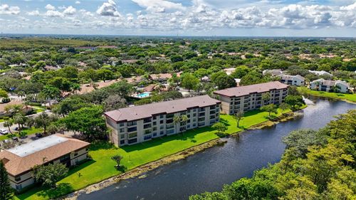 apt-303-2660 Carambola Cir N, Coconut Creek, FL, 33066-2414 | Card Image