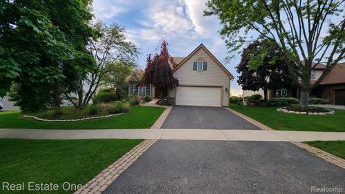 510 Boulder Lake Dr, Oxford, MI, 48371-3652 | Card Image