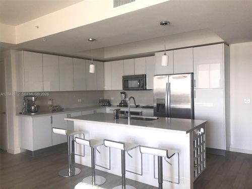 2806-999 Sw 1st Ave, Miami, FL, 33130-3491 | Card Image