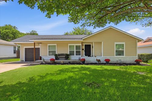 3528 Meadow Oaks Dr, Haltom City, TX, 76117-3219 | Card Image