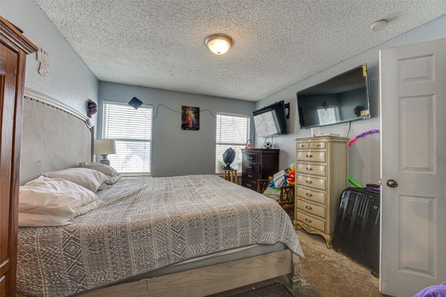 Bedroom with a textured ceiling | Image 10