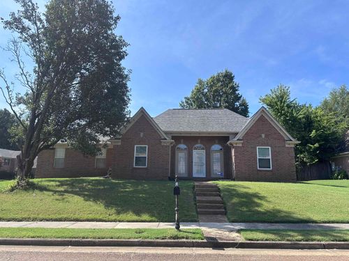 8305 Crimson Creek Dr, Cordova, TN, 38016-0525 | Card Image