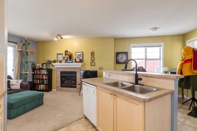 2 - 2318 17 Street Se, Home with 2 bedrooms, 2 bathrooms and 2 parking in Calgary AB | Image 6