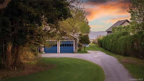 4 Shore Rd, Bellport, NY, 11713-2720 | Card Image