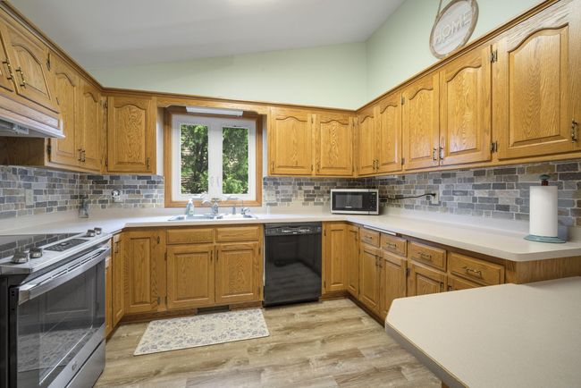 Modern Kitchen with Newer SS Appliances Included! | Image 6