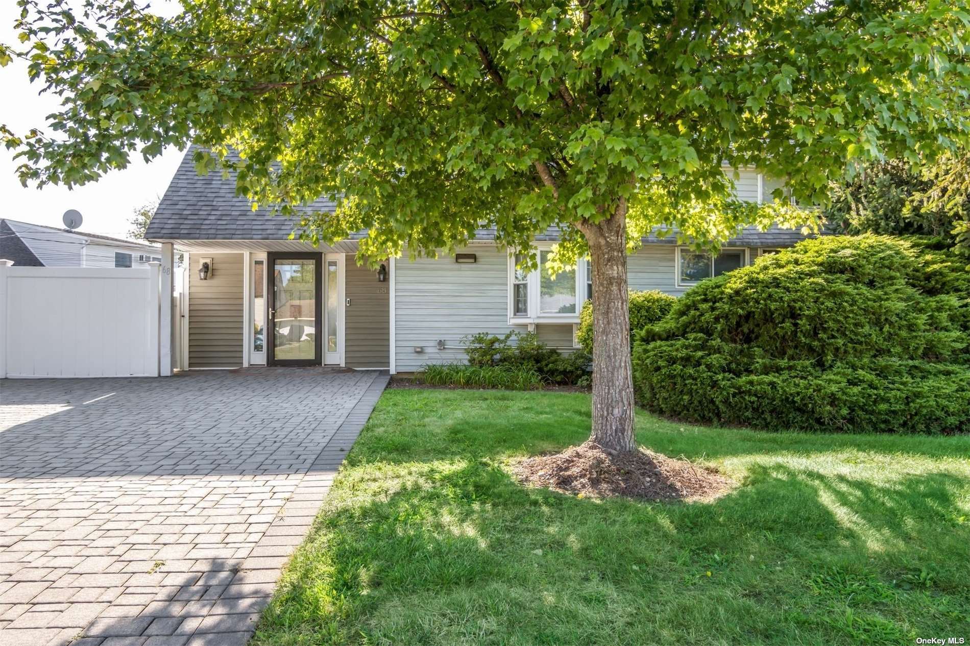 Sleepy Ln, Hicksville, NY 11801