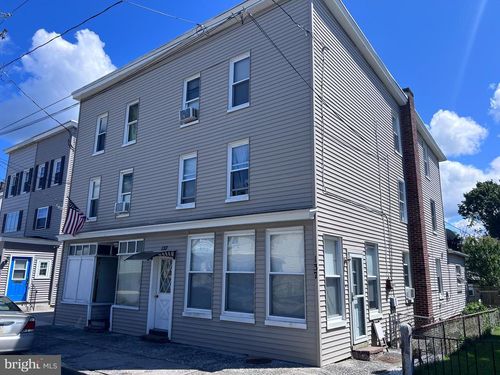 139-137 E White St, Summit Hill, PA, 18250-1248 | Card Image