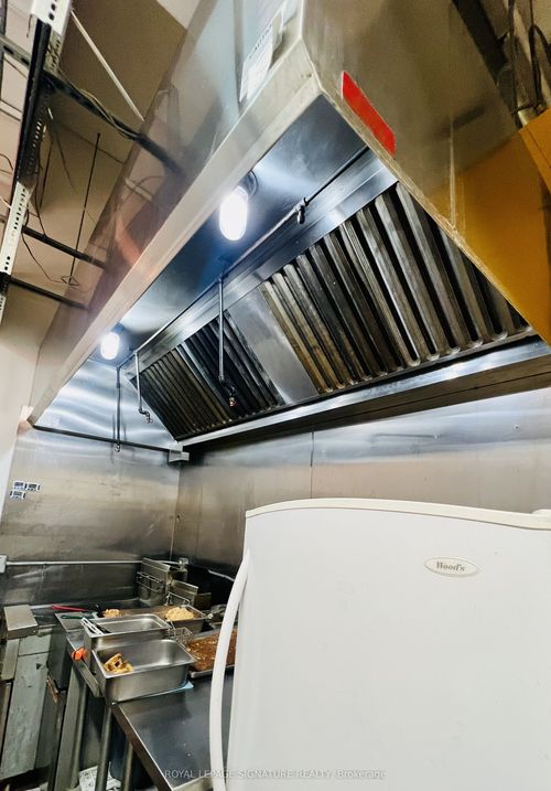 243-7181 Yonge St, Thornhill, ON, L3T0C7 | Card Image