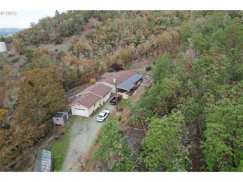 1320 Shoestring Rd, Riddle, OR, 97469-9786 | Card Image