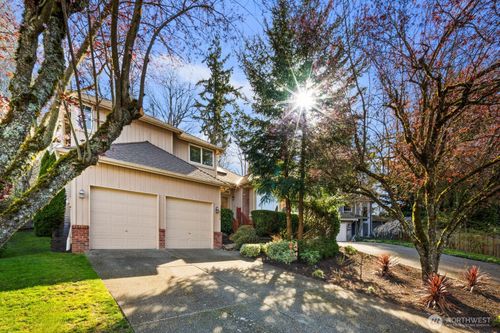 8218 126th Pl Se, Newcastle, WA, 98056-9132 | Card Image