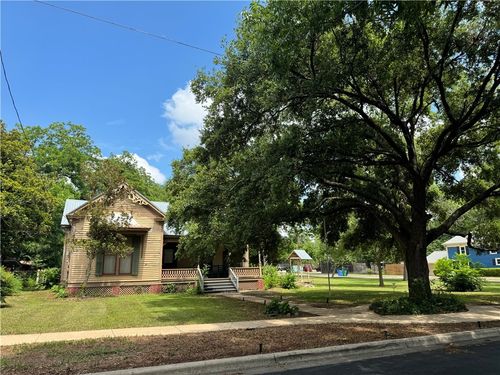 1303 Pecan St, Bastrop, TX, 78602-3020 | Card Image