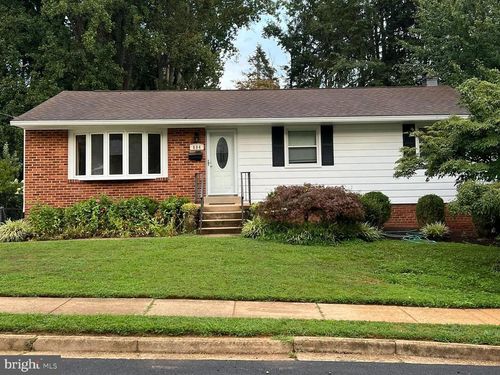 604 Yeonas Dr Sw, VIENNA, VA, 22180-6438 | Card Image