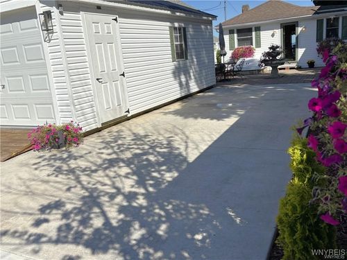 5669 West Blf, Olcott, NY, 14126-9532 | Card Image