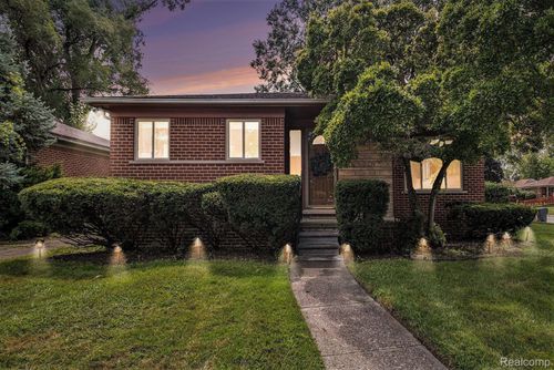 21340 Kenosha St, Oak Park, MI, 48237-2746 | Card Image