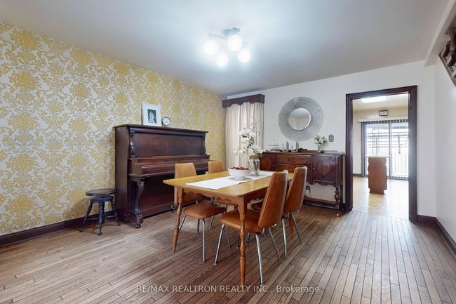 140 Lisgar St, House attached with 3 bedrooms, 2 bathrooms and null parking in Toronto ON | Image 7