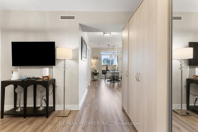 209 - 9235 Jane St, Condo with 2 bedrooms, 1 bathrooms and 1 parking in Vaughan ON | Image 6
