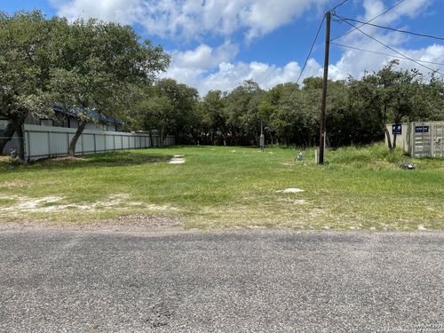 829 S Fuqua St, Rockport, TX, 78382-4625 | Card Image