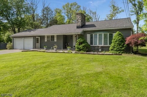 16 Circle Dr, Flemington, NJ, 08822-1521 | Card Image
