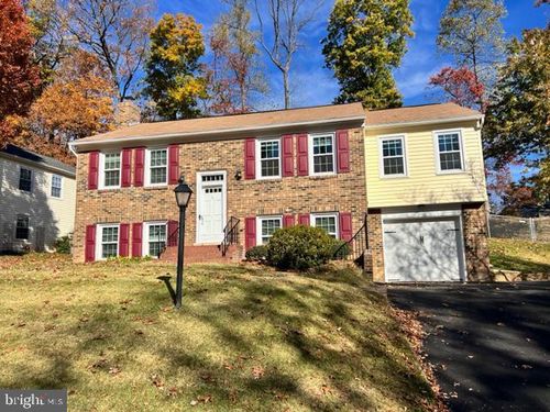 9112 Cascus Dr, ANNANDALE, VA, 22003-4019 | Card Image