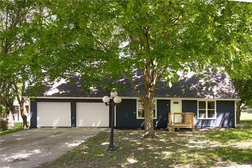 406 E 11th St, Kearney, MO, 64060-8712 | Card Image