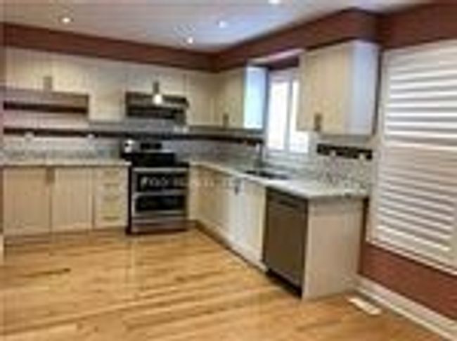 33 Caranci Cres, House other with 3 bedrooms, 3 bathrooms and 3 parking in Brampton ON | Image 5