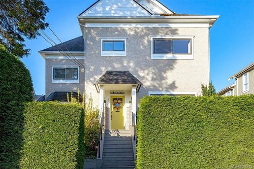 377 Milton St, Nanaimo, BC, V9R2K8 | Card Image