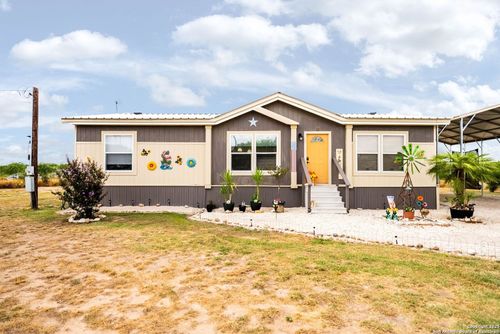 380 Martin Ave, Carrizo Springs, TX, 78834 | Card Image