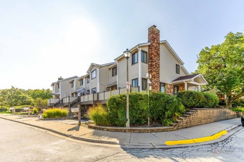 1013 Sussex Dr, Northbrook, IL, 60062-3328 | Card Image