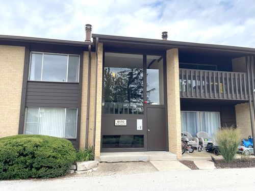 apt-201-6170 Knoll Lane Ct, Willowbrook, IL, 60527-1938 | Card Image