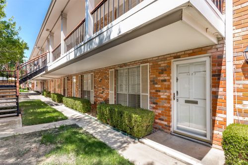 1027 Roaring Springs Rd, Fort Worth, TX, 76114-4415 | Card Image