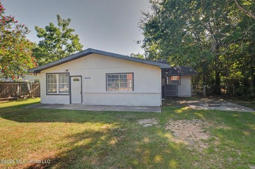 101 Park Row Ave, Long Beach, MS, 39560-4825 | Card Image