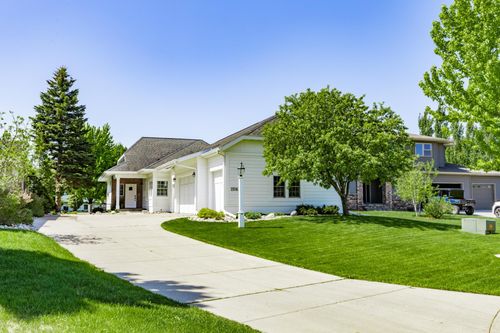 2516 Rose Creek Pkwy S, Fargo, ND, 58104-6699 | Card Image