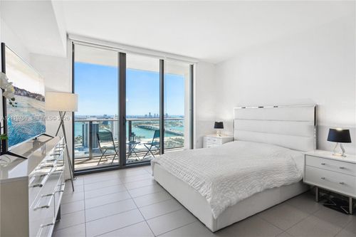 3303-1600 Ne 1st Ave, Miami, FL, 33132-1280 | Card Image