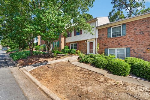 8904 Hunter Ridge Dr, Charlotte, NC, 28226-4686 | Card Image