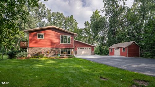 8624 Briardale Dr, Bismarck, ND, 58504-3058 | Card Image