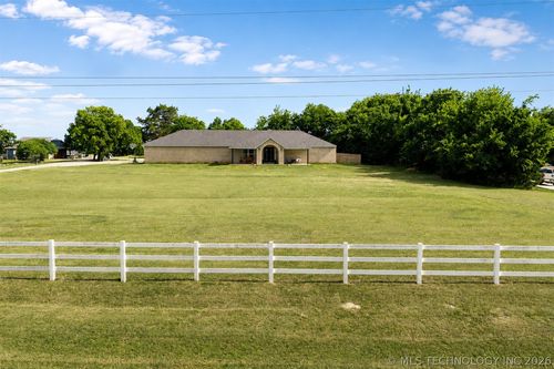 9998 N Millennium Jct, Sulphur, OK, 73086-8695 | Card Image