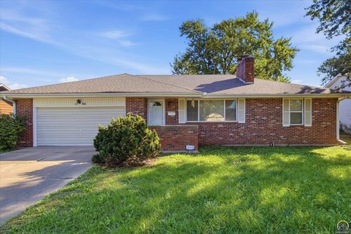 1706 Sw Arrowhead Rd, Topeka, KS, 66604-3729 | Card Image
