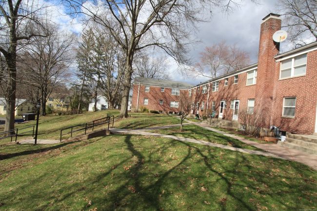 51 - 51 Arnold Way, Condo with 2 bedrooms, 1 bathrooms and 1 parking in West Hartford CT | Image 16