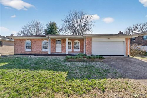 686 Damascus Dr, Saint Louis, MO, 63125-5414 | Card Image